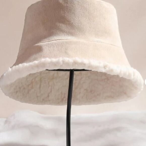 Bucket Hat Reversible Winter Sherpa Shearling Beige NWT - Picture 3 of 3